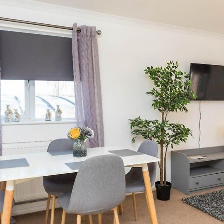 19A The Broadwalk - Cozy 1Br In The Heart Of Crawley Near Gatwick Airport Great For Contractors And Flight Crew Students Vila Exterior foto