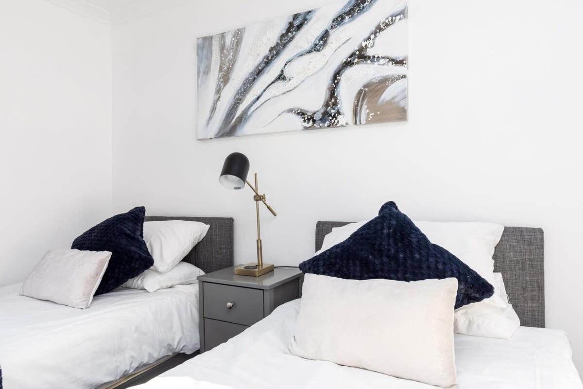 19A The Broadwalk - Cozy 1Br In The Heart Of Crawley Near Gatwick Airport Great For Contractors And Flight Crew Students Vila Exterior foto