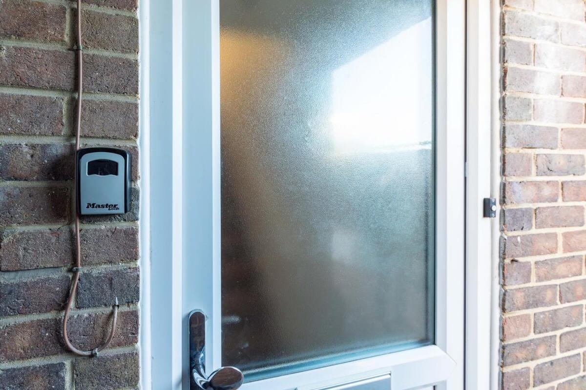 19A The Broadwalk - Cozy 1Br In The Heart Of Crawley Near Gatwick Airport Great For Contractors And Flight Crew Students Vila Exterior foto