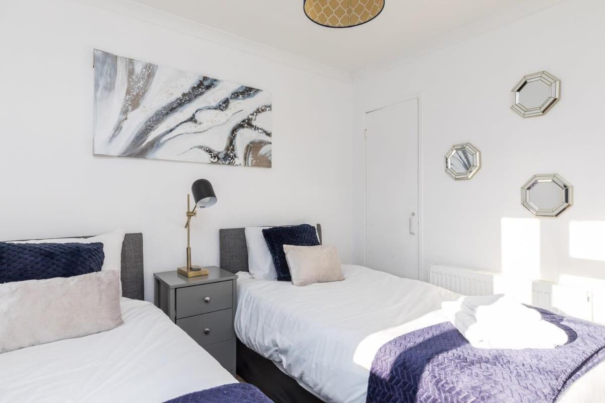 19A The Broadwalk - Cozy 1Br In The Heart Of Crawley Near Gatwick Airport Great For Contractors And Flight Crew Students Vila Exterior foto