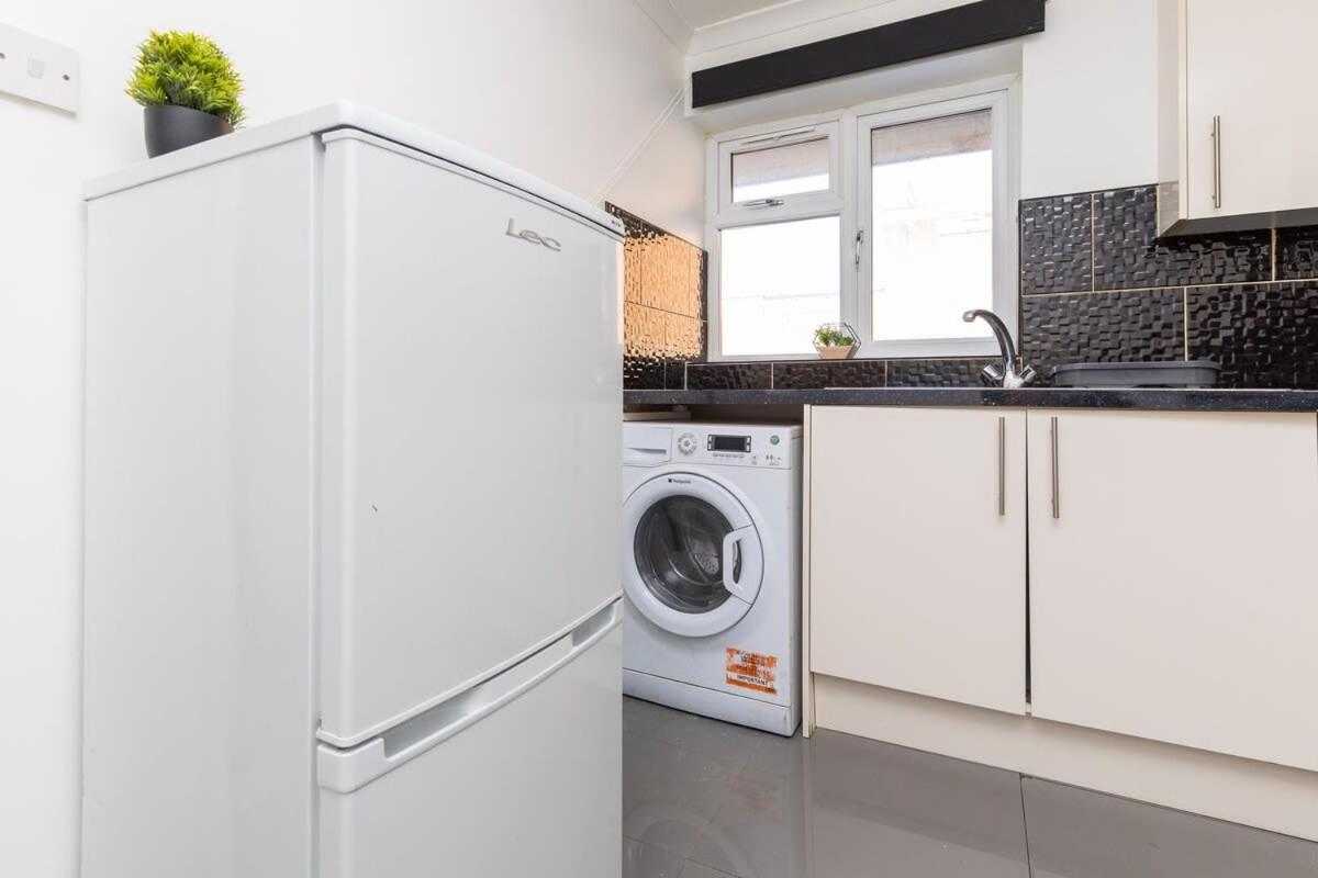 19A The Broadwalk - Cozy 1Br In The Heart Of Crawley Near Gatwick Airport Great For Contractors And Flight Crew Students Vila Exterior foto