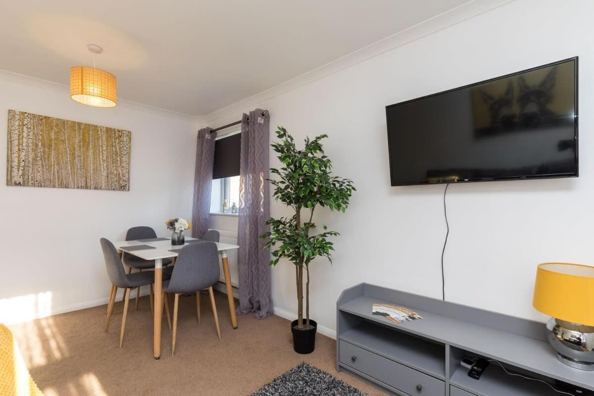 19A The Broadwalk - Cozy 1Br In The Heart Of Crawley Near Gatwick Airport Great For Contractors And Flight Crew Students Vila Exterior foto