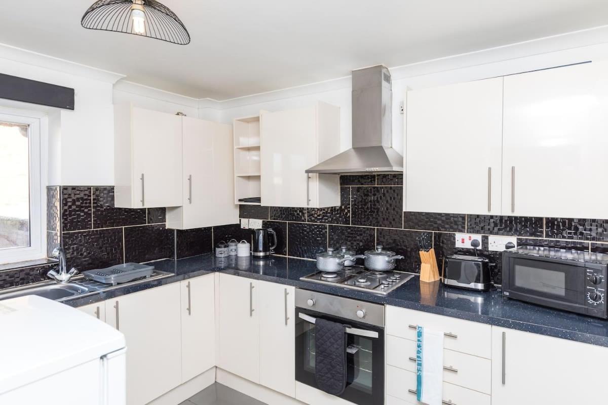 19A The Broadwalk - Cozy 1Br In The Heart Of Crawley Near Gatwick Airport Great For Contractors And Flight Crew Students Vila Exterior foto